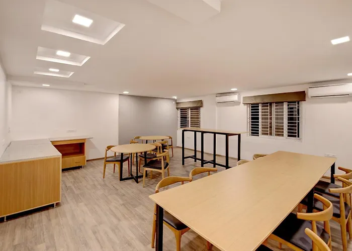 Super Townhouse Siri Residency