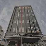 Super Townhouse Siri Residency