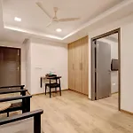 Super Townhouse Siri Residency